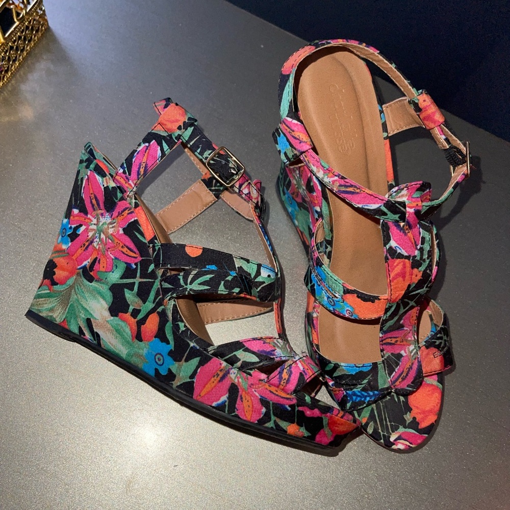 Colorful floral wedges